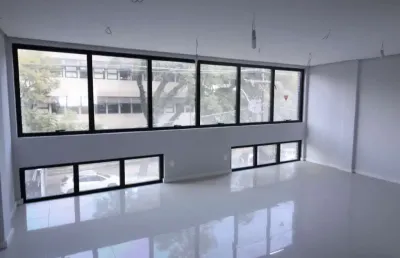 Sala comercial para alugar na rua fernando gomes, 188, moinhos de vento, porto alegre por r$ 3.880
