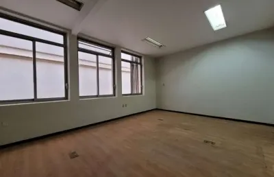 Sala comercial para alugar na rua uruguai, 277, centro histórico, porto alegre por r$ 6.400