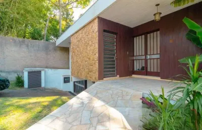Casa com 4 quartos para alugar na rua carlos huber, 580, três figueiras, porto alegre por r$ 14.500