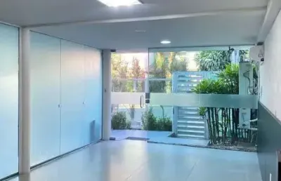 Ponto comercial para alugar na rua luzitana, 273, higienópolis, porto alegre por r$ 1.590
