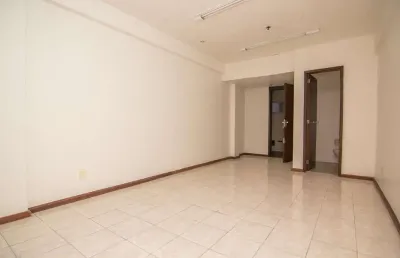 Sala comercial para alugar na rua doutor flores, 263, centro histórico, porto alegre por r$ 747