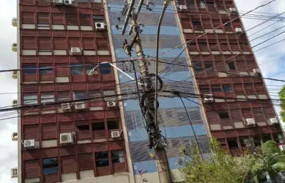 Apartamento com 3 quartos para alugar na avenida ganzo, 526, menino deus, porto alegre por r$ 4.000