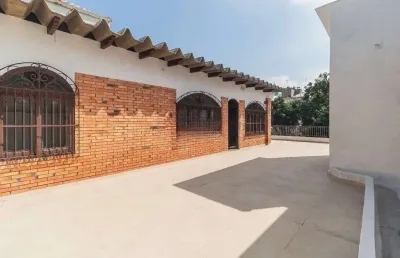 Casa em condomínio fechado com 3 quartos para alugar na avenida américa, 77, auxiliadora, porto alegre por r$ 5.500