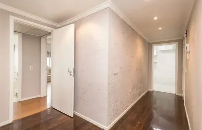Apartamento com 3 quartos para alugar na rua quintino bocaiúva, 1234, rio branco, porto alegre por r$ 5.600