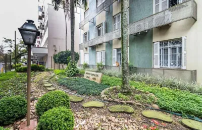 Apartamento com 2 quartos para alugar na rua doutor timóteo, 408, moinhos de vento, porto alegre por r$ 2.500