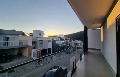 Casa 3 quartos sendo uma suite em condominio fechado.