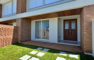 Sobrado 02 dorm à venda no bairro praia azul com 134 m² de área privativa - 1 vaga de garagem