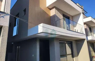 Sobrados triplex com 3 quartos com suite e 2 vagas - hauer
