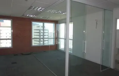 Linda sala comercial para locação a 54m do metro conceição.
