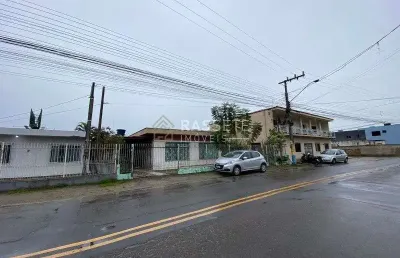 Casa com amplo terreno no bairro são domingos, navegantes/sc