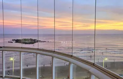 Apartamento em prédio frente mar no blue sky residence