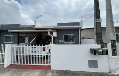 Casa geminada no bairro porto das balsas, navegantes/sc