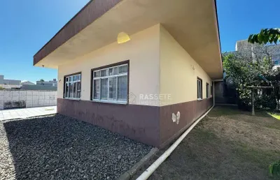 Casa com 4 quartos à venda na Rua Rodolfo Francisco Couto, 198, Centro, Navegantes