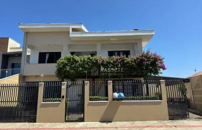 Casa alto padrão á 150 metros do mar em navegantes/sc