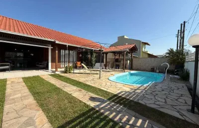 Casa á 100 metros do mar na meia praia em navegantes/sc