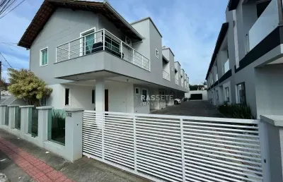 Lindo sobrado em condominio no centro de navegantes/sc