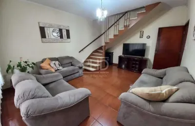 Sobrado com 3 quartos e 2 banheiros à venda, 160 m²