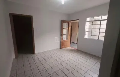 Casa térrea com 2 dormitórios para locação no valparaíso – quintal e 1 vaga, próx. à av. atlântica!