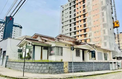 Casa comercial de esquina no melhor ponto do bairro victor konder