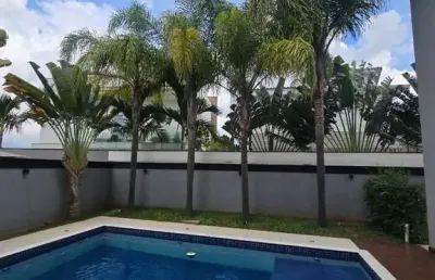Sobrado no alphaville nova esplanada 1 – 5 suítes, área gourmet completa e piscina!
