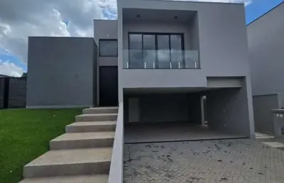 Casa térrea com 3 suítes, escritório e piscina – melhor custo-benefício com fundo para a mata!