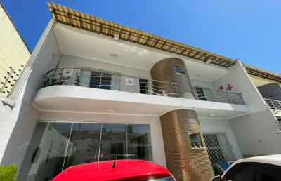 Excelente duplex, 287m2, 5 suítes com 4 vagas, piscina e deck com churrasqueira.