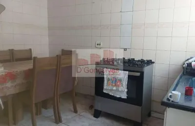 Casa térrea em conceição  -  diadema com 3 dorm  sala cozinha, 2 banh 2 vaga, no fundo 2 dorm com banheiro .