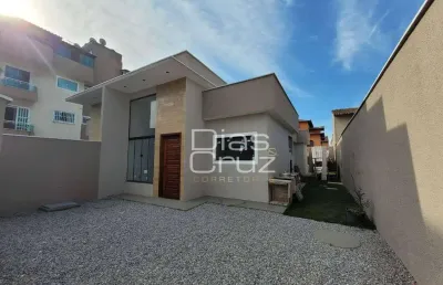 Casa linear a 100m da rodovia amaral peixoto, no bairro enseada das gaivotas