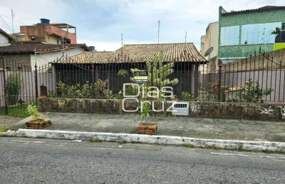 Casa muito bem localizada no centro de rio das ostras à venda!