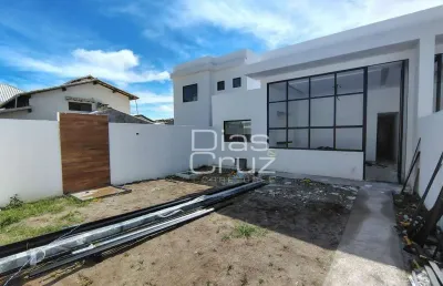 Casa linear no extensão do bosque com 3 quartos, rio das ostras