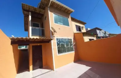 Linda casa duplex independente com 2 quartos no village em rio das ostras.
