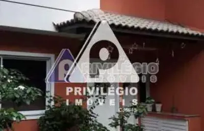 Freguesia casa triplex 5 suites em condominio fechado 170 mts infra-estrutura completa e muita natureza!