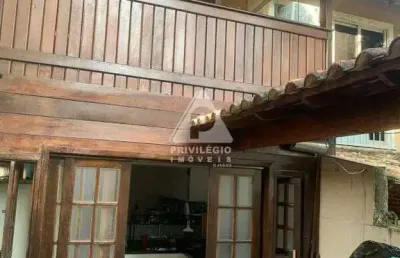 Casa triplex em condomínio, 4 quartos, vaga, taquara