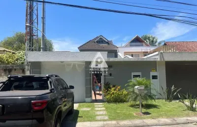 Casa maravilhosa condominio rio mar 5 quartos 4 vagas.modernizada com placa solar . 378 mts
