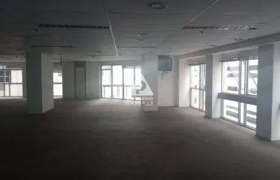 Andar inteiro 3 salas 1 salão 5 banheiros no centro