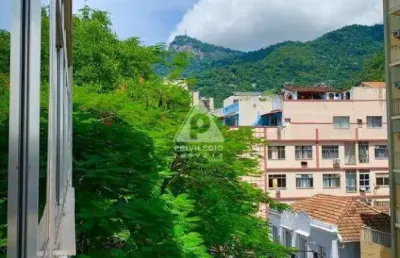 Apartamento 2 quartos com 2 vagas escrituradas, todo reformado próximo de todo o comércio da região.