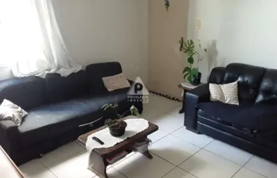 Apartamento de 3 quartos, claro, arejado, vista livre, sala, banheiro social, cozinha, área de serviço e dce, na rua uruguai ao lado do metrô.