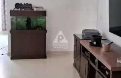 Apartamento 3 quartos, sala, cozinha, 3 banheiros, dependência completa, vaga. tijuca
