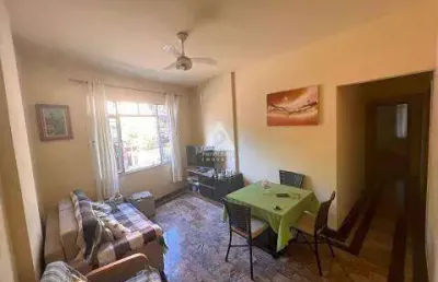 Apartamento com 3 quartos, 3 banheiros, área de serviço e um comodo para dispensa, possui vaga.