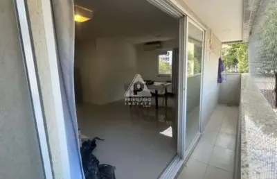 Apartamento de 2 quartos e sol da manhã, próximo a praça a saens pena