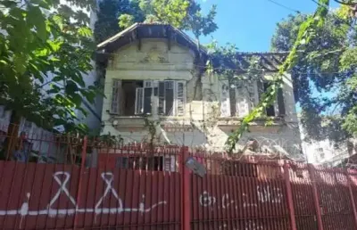Casa duplex à venda com 401 m2, 8 quartos, 6 banheiros e 3 vagas. próxima ao metrô