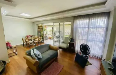 Apartamento de 3 quartos à venda, com varandão, próximo ao metro da uruguai