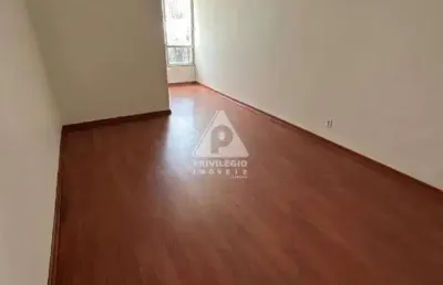 Apartamento de 2 quartos à venda, com dependência completa, proximo ao metro afonso pena