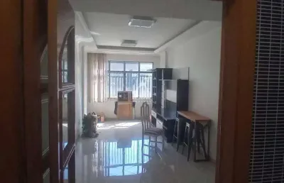Apartamento de 115m, 3 quartos com armários planejados, sala e cozinha ampla. 1 vaga.