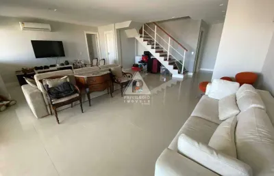 Cobertura exclusiva com vista deslumbrante e piscina no condomínio 360º península
