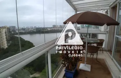 Cobertura duplex na península, porteira fechada com 4 quartos, 1 suíte, piscina, churrasqueira e 2 vagas de garagem