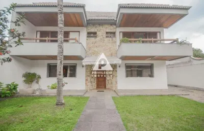 Casa em condomínio 650 m², 5 quartos, 4 suítes, 2 vagas na barra da tijuca - rio de janeiro