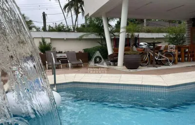 Casa em condomínio fechado com 4 suítes, piscina, sauna e sistema de geração de energia em vargem pequena