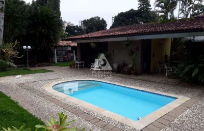 Casa linear com 339m2 em terreno de 1.035m², 04 quartos, 01 suíte, 02 vagas, itanhangá - rio de janeiro/rj