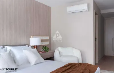 Cobertura com 2 quartos sendo os 2 suites, 3 banheiros, 1 vga de garagem em ipanema